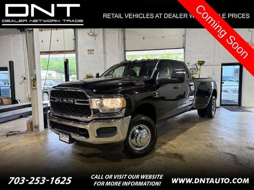 Diamond Black Crystal Pearlcoat 2024 RAM 3500 Tradesman Crew Cab 4x4 8' Box
