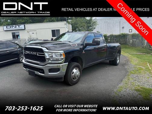 Diamond Black Crystal Pearlcoat 2024 RAM 3500 Tradesman Crew Cab 4x4 8' Box