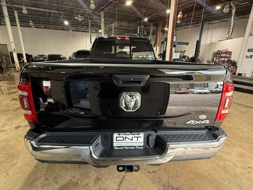 Diamond Black Crystal Pearlcoat 2024 RAM 3500 Tradesman Crew Cab 4x4 8' Box