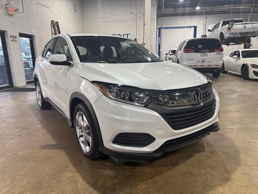 Platinum White Pearl 2020 Honda HR-V LX