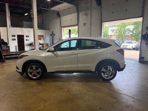 White 2020 Honda HR-V LX