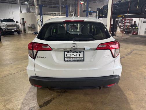 Platinum White Pearl 2020 Honda HR-V LX