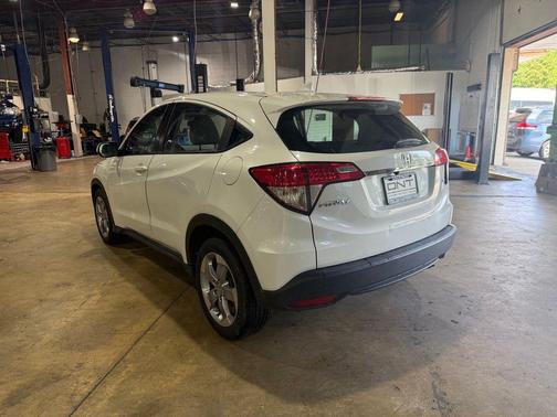 White 2020 Honda HR-V LX