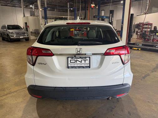 White 2020 Honda HR-V LX