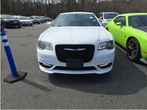 Bright White Clearcoat 2018 Chrysler 300 S