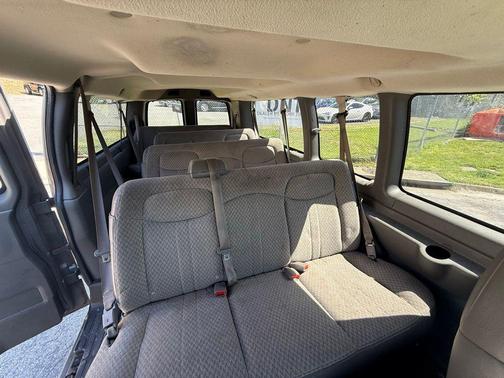 Graystone Metallic 2007 Chevrolet Express 3500 LT