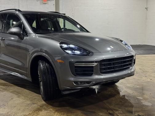 2016 Porsche Cayenne GTS