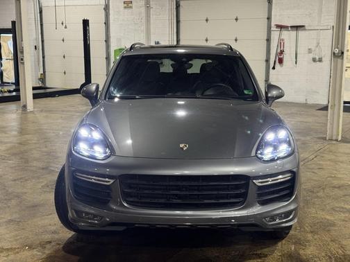 2016 Porsche Cayenne GTS