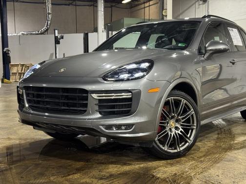 2016 Porsche Cayenne GTS