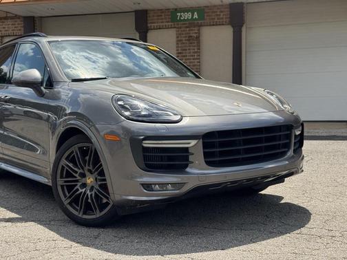 2016 Porsche Cayenne GTS