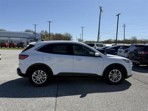 OXFORD WHITE 2020 Ford Escape SE