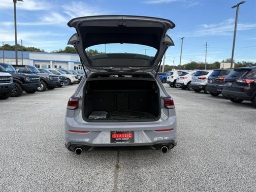 2024 Volkswagen Golf GTI 2.0T SE DSG