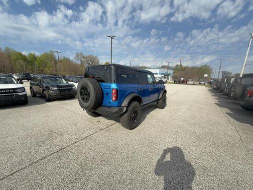 VELOCITY BLUE METALLIC 2026 Ford Bronco Badlands