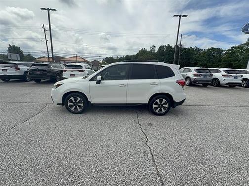 Crystal White Pearl 2018 Subaru Forester 2.5i Limited