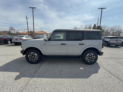 Avalanche Gray 2026 Ford Bronco Outer Banks