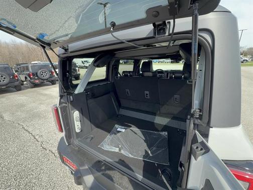 Avalanche Gray 2026 Ford Bronco Outer Banks