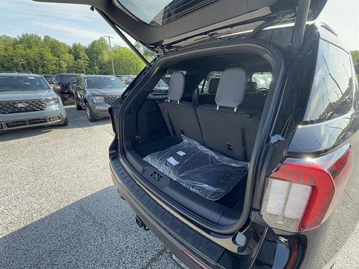 AGATE BLACK METALLIC 2026 Ford Explorer ST-Line