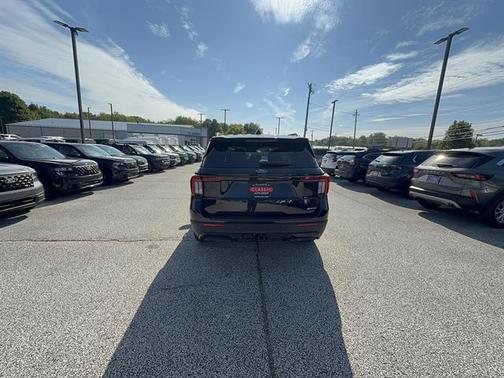 AGATE BLACK METALLIC 2026 Ford Explorer ST-Line