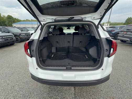 Summit White 2024 GMC Terrain SLE