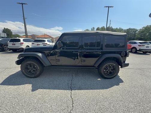 Black Clearcoat 2022 Jeep Wrangler Unlimited Sport