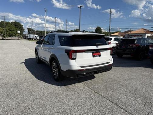 2025 Ford Explorer ST-Line