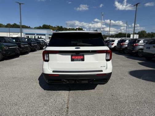 2025 Ford Explorer ST-Line