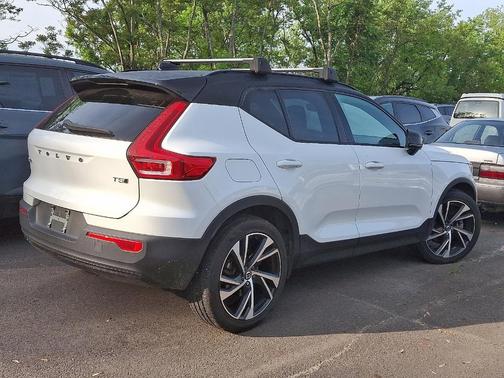 2021 Volvo XC40 T5 R-Design
