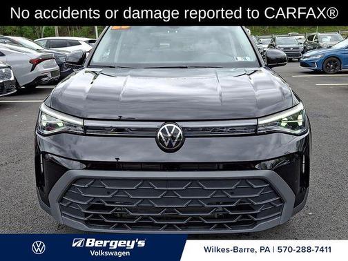 Deep Black Pearl Effect 2025 Volkswagen Taos 1.5T SE Black