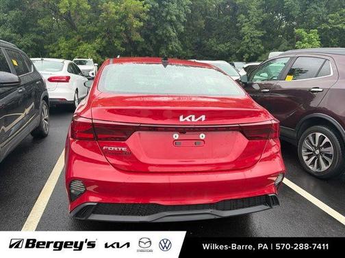 Currant Red 2022 Kia Forte LXS