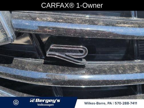 Deep Black Pearl Effect 2024 Volkswagen Tiguan 2.0T SE R-Line Black