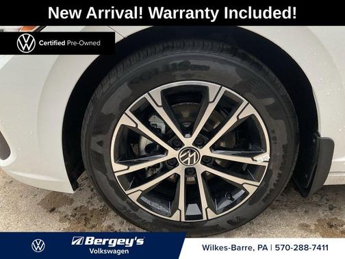 Pure White 2023 Volkswagen Jetta 1.5T Sport