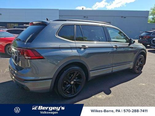 Platinum Gray Metallic 2024 Volkswagen Tiguan 2.0T SE R-Line Black