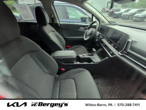 Snow White Pearl 2024 Kia Sportage LX