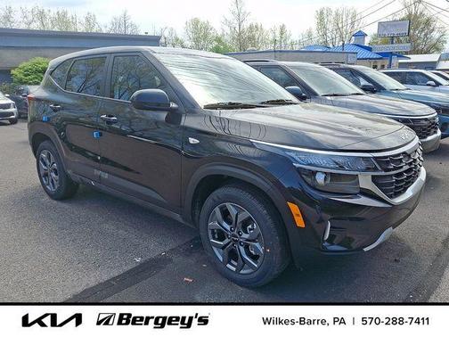 Fusion Orange 2026 Kia Seltos LX