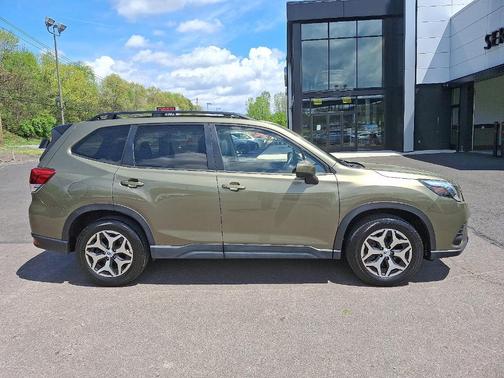 2024 Subaru Forester Premium