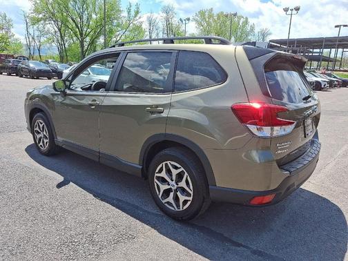 2024 Subaru Forester Premium