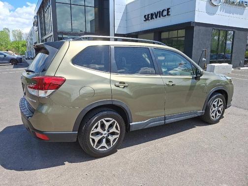2024 Subaru Forester Premium