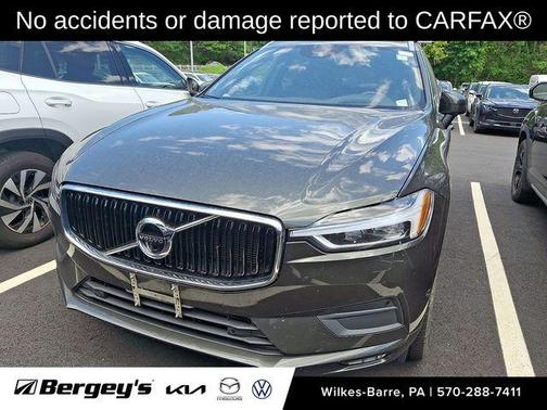 Gray Metallic 2018 Volvo XC60 T5 Momentum