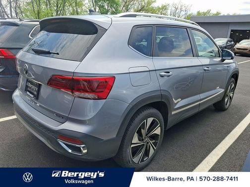 Pyrite Silver Metallic 2024 Volkswagen Taos 1.5T SE