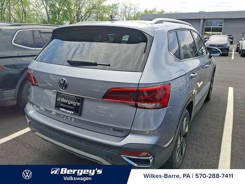 Pyrite Silver Metallic 2024 Volkswagen Taos 1.5T SE