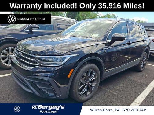 Deep Black Pearl Effect 2022 Volkswagen Tiguan 2.0T SE