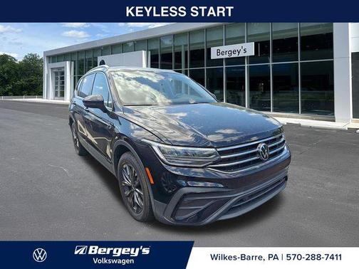 Deep Black Pearl Effect 2022 Volkswagen Tiguan 2.0T SE