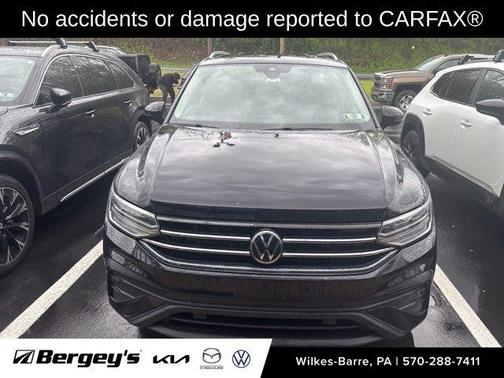 Deep Black Pearl Effect 2022 Volkswagen Tiguan 2.0T SE