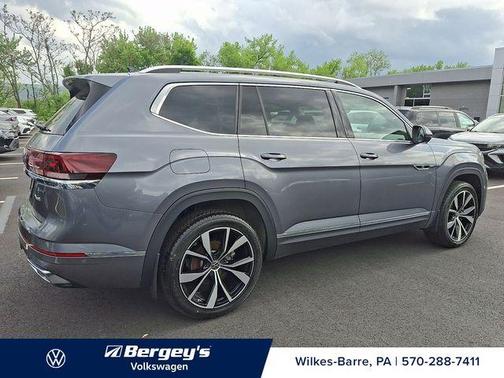 Platinum Gray Metallic 2024 Volkswagen Atlas 2.0T SEL Premium R-Line