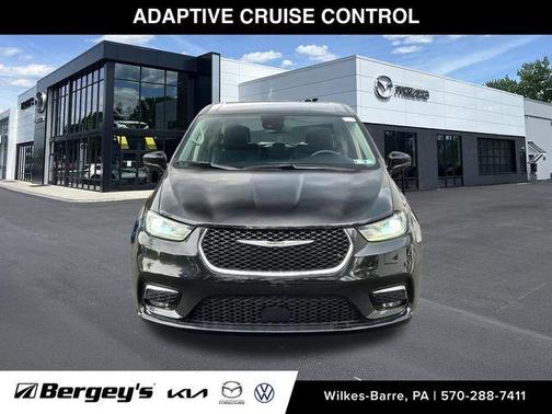 Diamond Black 2024 Chrysler Pacifica Touring-L