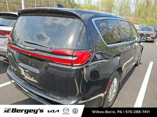 2024 Chrysler Pacifica Touring-L