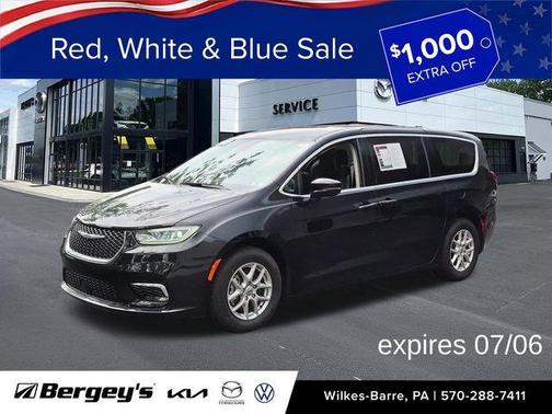 Diamond Black 2024 Chrysler Pacifica Touring-L