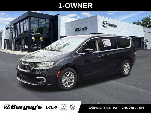 Diamond Black 2024 Chrysler Pacifica Touring-L