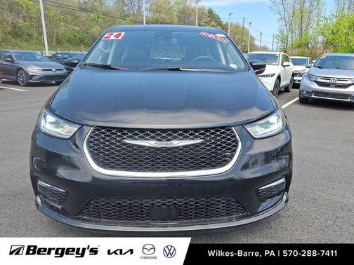 Diamond Black 2024 Chrysler Pacifica Touring-L