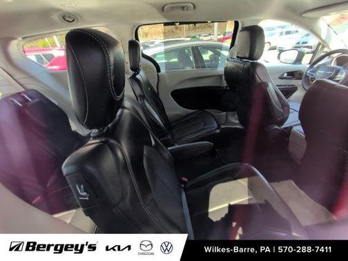 2024 Chrysler Pacifica Touring-L